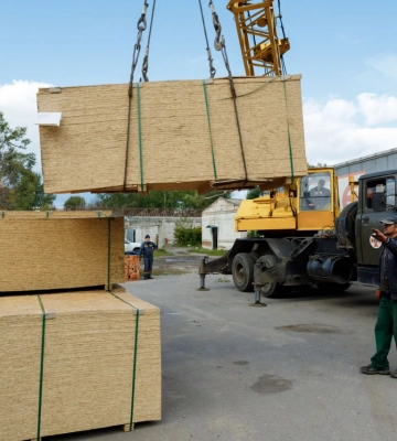 Гроші і будматеріали: на звільнену Харківщину йде допомога з усієї України