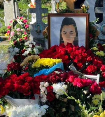 У Чернівцях попрощалися з 22-річною патрульною, яка отримала смертельне поранення на службі