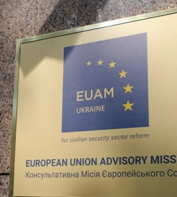 У Києві під час удару РФ постраждала будівля Консультативної місії ЄС