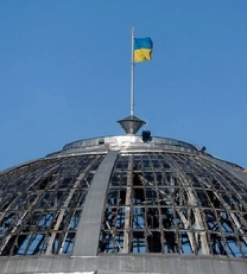У Києві під удар потрапив легендарний Будинок вчителя: фото до та після обстрілу