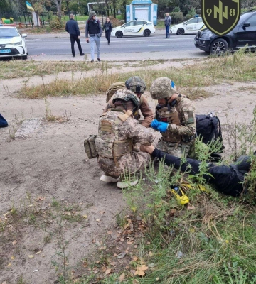 Парамедики Дніпровської тероборони допомогли постраждалим від масового обстрілу РФ