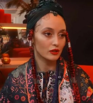 Алина Паш показала себя в процветающем Запорожье, а после груды пепла, оставленные россией: "Большая боль всего народа"