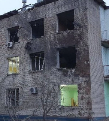 В Запорожье из-за обстрелов повреждены дома и сгорел автосалон