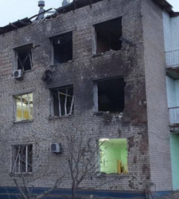 У Запоріжжі через обстріл пошкоджені будинки та згорів автосалон