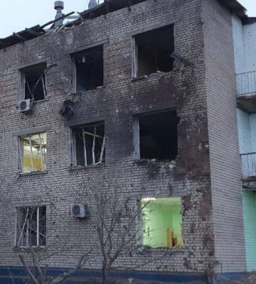 У Запоріжжі через обстріл пошкоджені будинки та згорів автосалон