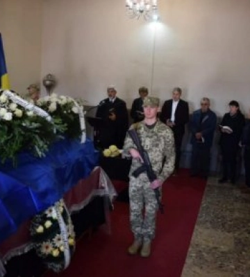 У Берегові попрощалися із загиблим воїном