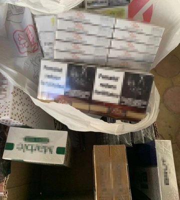В Одесі на Старосінній площі викрили трьох продавців безакцизних цигарок, - ФОТО