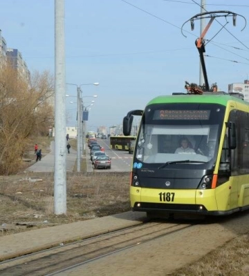 У Львові не курсують трамваї та тролейбуси через відсутність електроживлення