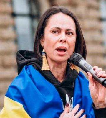 Экс-жена Кличко показала, как россияне ударили по улице в Киеве, где она жила: жуткое фото