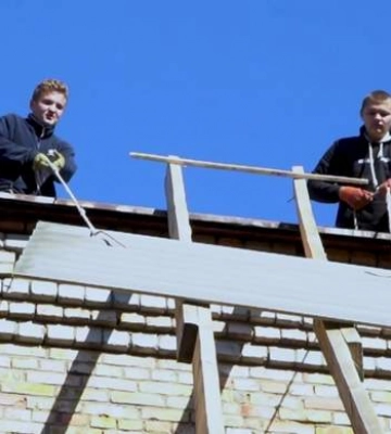 На подвір&#039;я прилетіла ракета: мешканці Миколаєва відновили зруйновану Росією школу