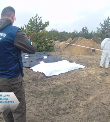 У деокупованих Лимані та Святогірську виявлені масові поховання вбитих українців. ФОТО