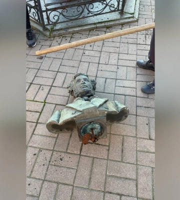 У Києві знесли один із пам’ятників Пушкіну