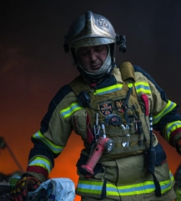 У передмісті Запоріжжя з-під завалів після ракетного удару врятували родину
