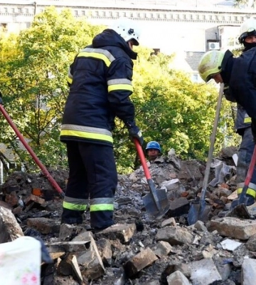 В Запорізькій області з-під завалів врятували цілу родину