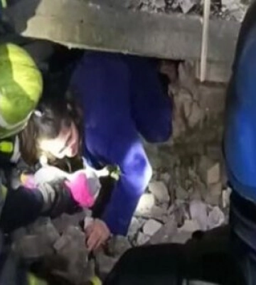 З-під завалів врятовано родину в передмісті Запоріжжя, - ДСНС. ВIДЕО