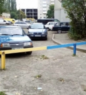 У Луцьку та громаді зноситимуть незаконні обмежувачі руху