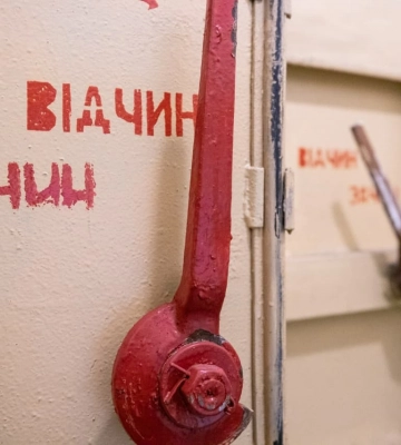 В Киеве спасатели будут срезать замки с закрытых во время воздушной тревоги  укрытий