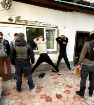 18 000 за переправлення групи військовозобов’язаних за кордон – трьом виноградівцям обрано запобіжні заходи