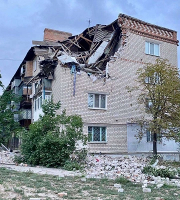 Нікополь відновлюють після ворожих обстрілів. Фото