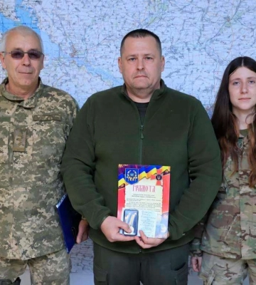 Ця нагорода належить всьому місту: Борису Філатову вручили відзнаку за підтримку ЗСУ