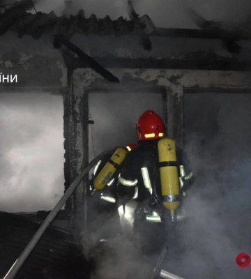 В Одессе горел жилой частный дом (фото, видео)