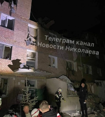 В Николаеве вражеский обстрел разрушил пятиэтажку