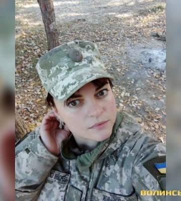 «Мами нема, не хочу Бозі». Трирічна донечка загиблої бойової медикині із Волині щодня ходить на цвинтар і чекає, коли мама&amp;hellip;