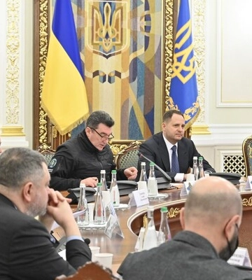 РНБО хоче заплатити мільйони за реєстр з кількома олігархами