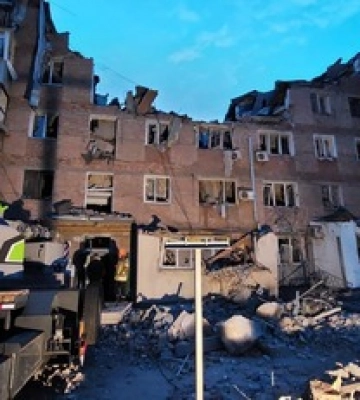 Из-под завалов спасли ребенка: новые подробности удара по многоэтажке в Николаеве