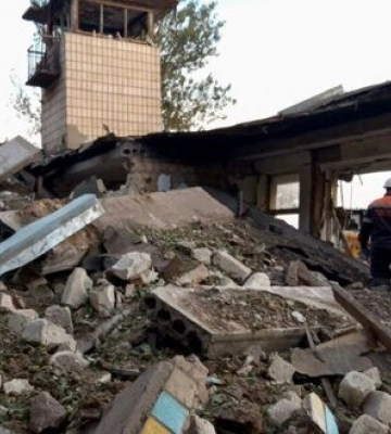 Під час обстрілу Миколаєва одна ракета С-300 влучила в рятувальну човникову станцію, з-під завалів дістали тіло чоловіка