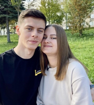 Втратив руку й хотів померти, щоб не обтяжувати подругу: історія кохання 22-річного військового (Відео)