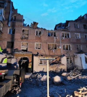 Рашисти знов обстріляли Миколаєв: з-під завалів п&#039;ятиповерхівки дістали дитину, що 7 мешканців шукають рятувальники (фото, відео)