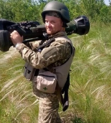 Втратив на війні руку, але не віру: історія сильного духом захисника з Волині