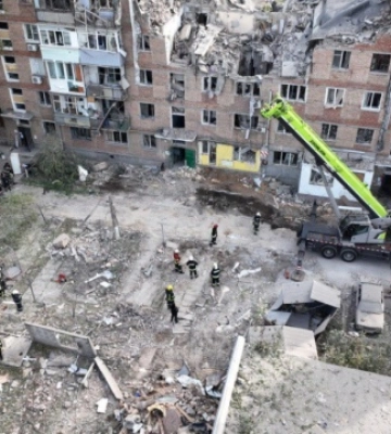 ГСЧС показала кадры спасения 12-летнего мальчика, который оказался под завалами дома в Николаеве (Видео)