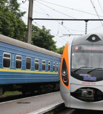 &quot;Укрзалізниця&quot; запустила купівлю абонементів на проїзд електричками у десяти областях у чат-боті