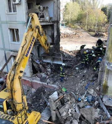В Запорожье из-под завалов разрушенного ракетой дома обнаружили еще одного погибшего