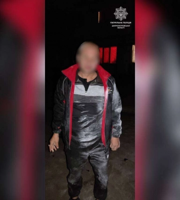 У Дніпрі п‘яні чоловіки погрожували сусідам та побили їх собак