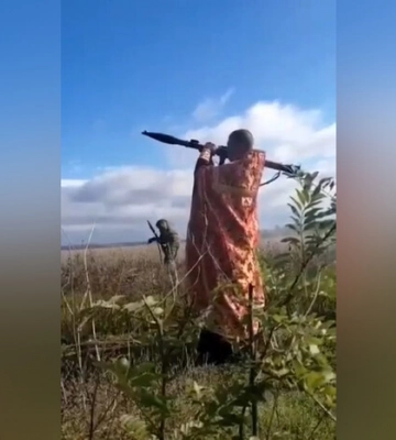 Московський піп разом окупантами стріляв по українцях (відео)