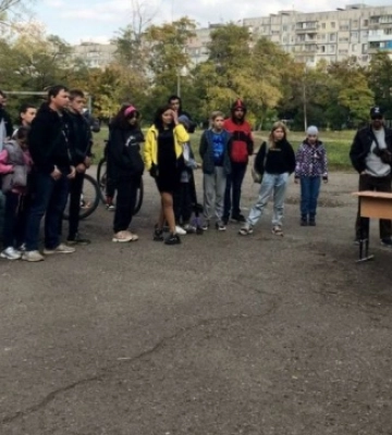 В Мариуполе подростков вербуют в путинскую «Юнармию»