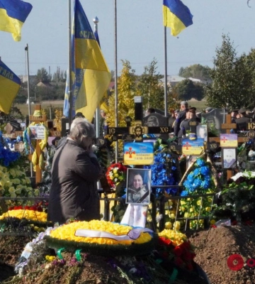 На одесском кладбище у могил защитников Украины установили Казацкий крест