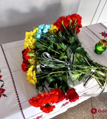 Погибшему выпускнику одесской школы №92 Сергею Коновалову, защищавшему Украину от рашистов, установили мемориальную доску