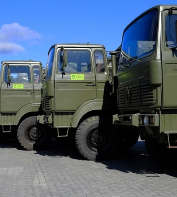 Для захисників і захисниць: Дніпро передав ЗСУ ще 22 автівки