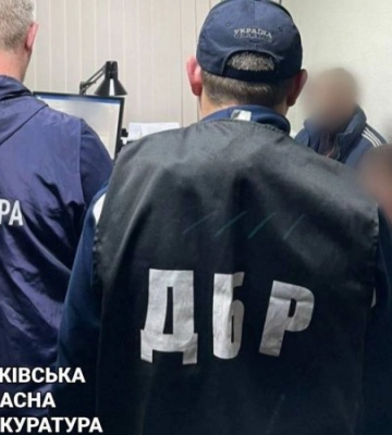 На Харківщині виявили посібника окупантів, який наказав перефарбувати зупинки у триколор — ДБР