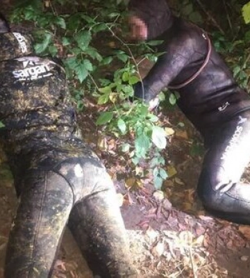 На Закарпатті затримали двох &quot;водолазів&quot;, які через річку хотіли перетнути кордон України з Угорщиною. ФОТОрепортаж