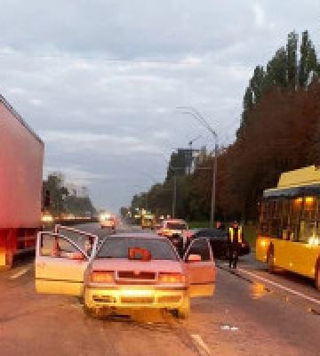 В ДТП на столичному проспекті Перемоги загинули двоє киян