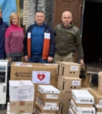 Луцькі волонтери передали генератор для військових