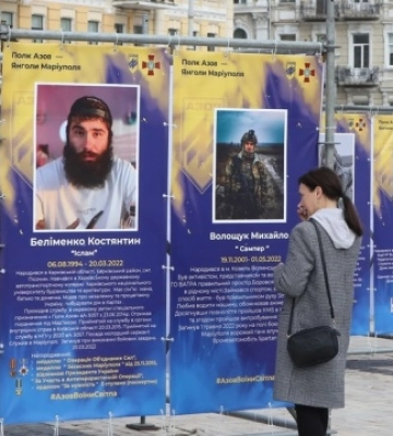 На Софійській площі відкрилася фотовиставка, присвячена оборонцям Маріуполя