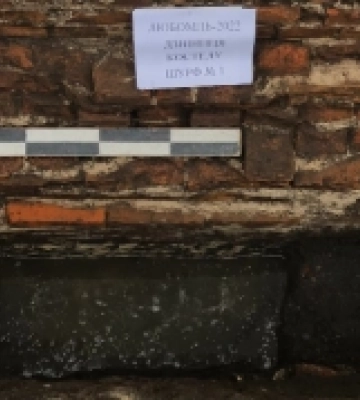 У Любомлі археологи виявили затоплені підземелля під костелом