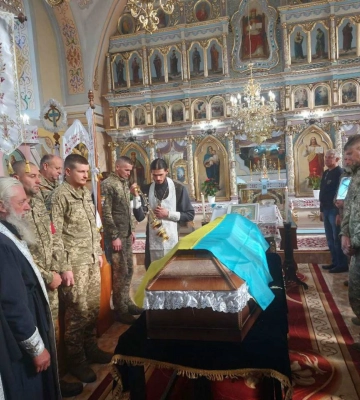 На Закарпатье и Виннитчине священники УПЦ отпели погибших украинских воинов
