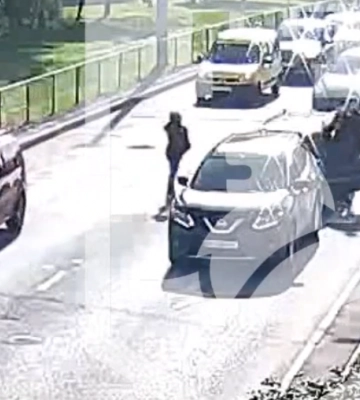 Пішохідка у Львові зіштовхнула два автомобілі (відео)